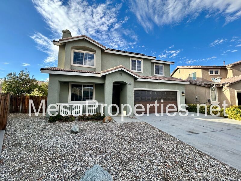 Beautiful 4 Bed 3 Bath Home with a Sunroom and Solar Panels in Victorville! property image