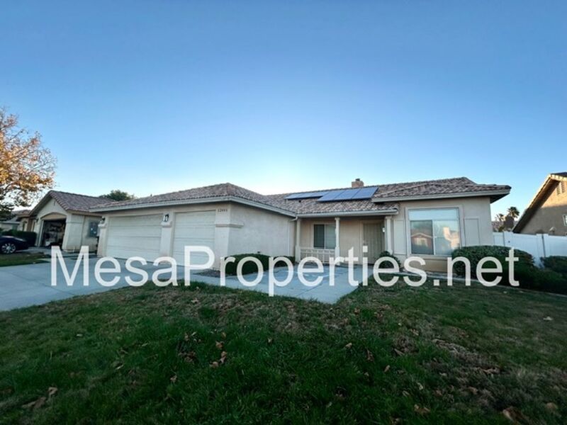 Great Home with New Paint and Carpets Close to Freeways property image