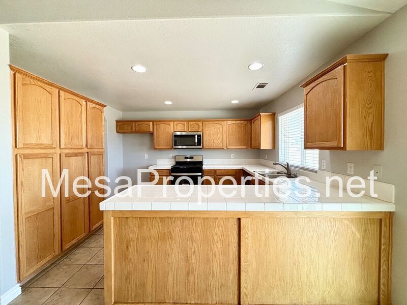 Spacious 4 bedroom 2 bath home with a 2 car garage located in Apple Valley! property image