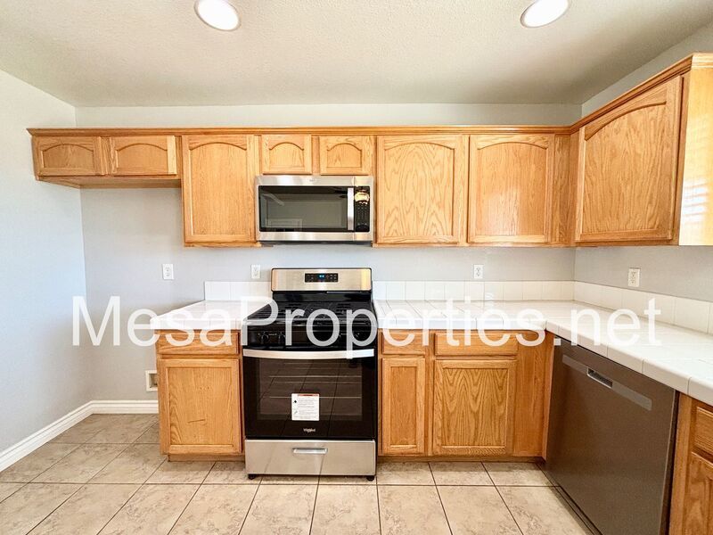 Spacious 4 bedroom 2 bath home with a 2 car garage located in Apple Valley! property image