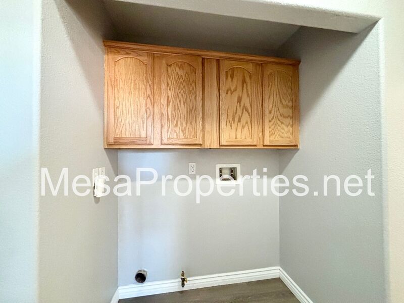 Spacious 4 bedroom 2 bath home with a 2 car garage located in Apple Valley! property image