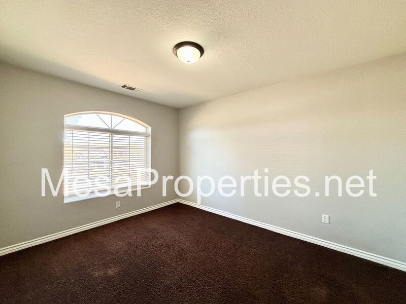 Spacious 4 bedroom 2 bath home with a 2 car garage located in Apple Valley! property image