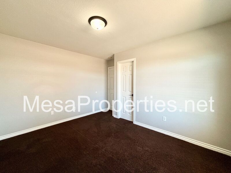 Spacious 4 bedroom 2 bath home with a 2 car garage located in Apple Valley! property image