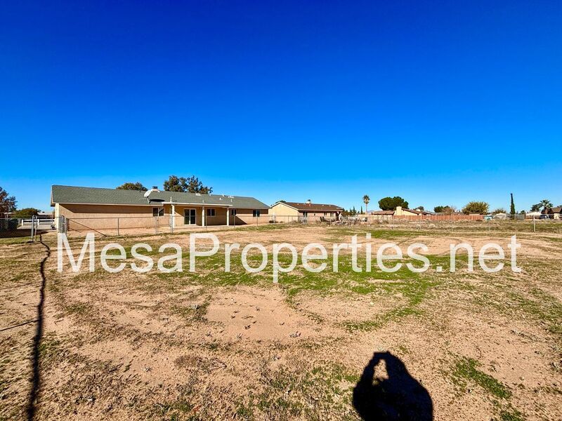 Spacious 4 bedroom 2 bath home with a 2 car garage located in Apple Valley! property image