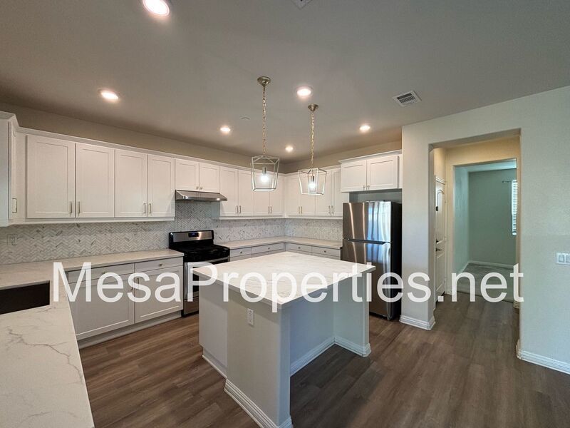 Spacious 3 Bed, 2.5 Bath Home with Loft and 3 Car Garage in Victorville! property image