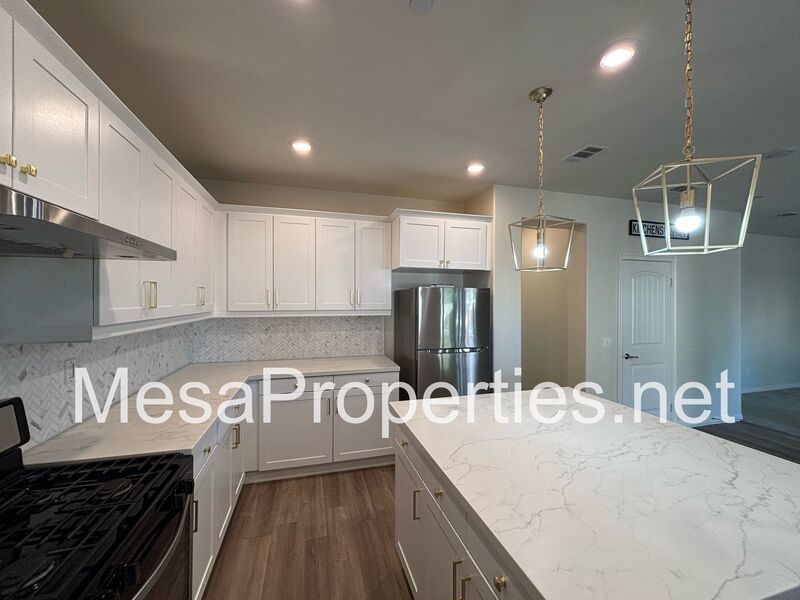 Spacious 3 Bed, 2.5 Bath Home with Loft and 3 Car Garage in Victorville! property image