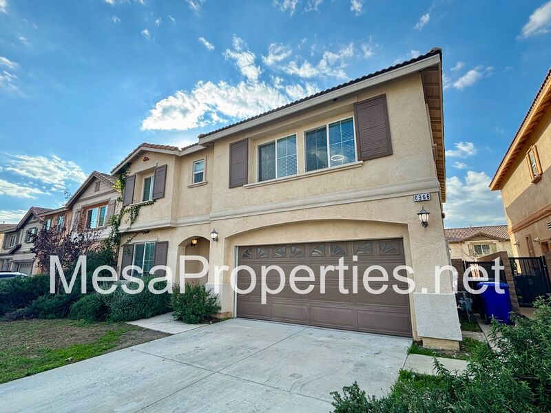 Large 4 Bedroom/3 Bath Home with 3 Car Garage in Fontana! property image