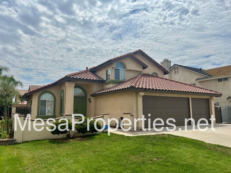 This 4 bed/3 bath home on a cul-de-sac in south Ontario is a must see! property image