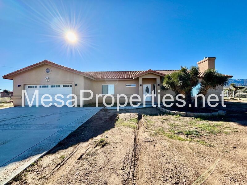 Beautiful 3 Bedroom 2 Bathroom Home in Phelan! property image