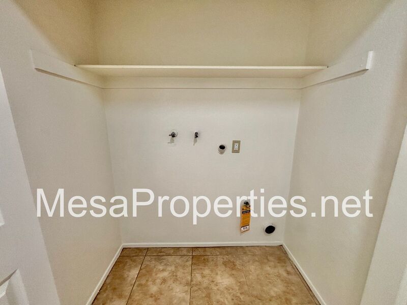 Spacious 4 Bed 2.5 Bath Home in Fontana property image