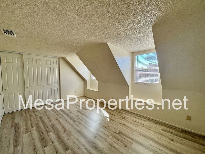 Spacious 4 Bed 2.5 Bath Home in Fontana property image