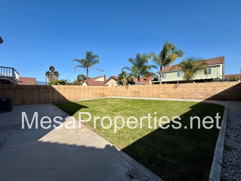 Spacious 4 Bed 2.5 Bath Home in Fontana property image