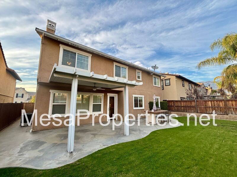 Move In Ready 5 Bed 4 Bath North Upland Home Near The Colonies property image