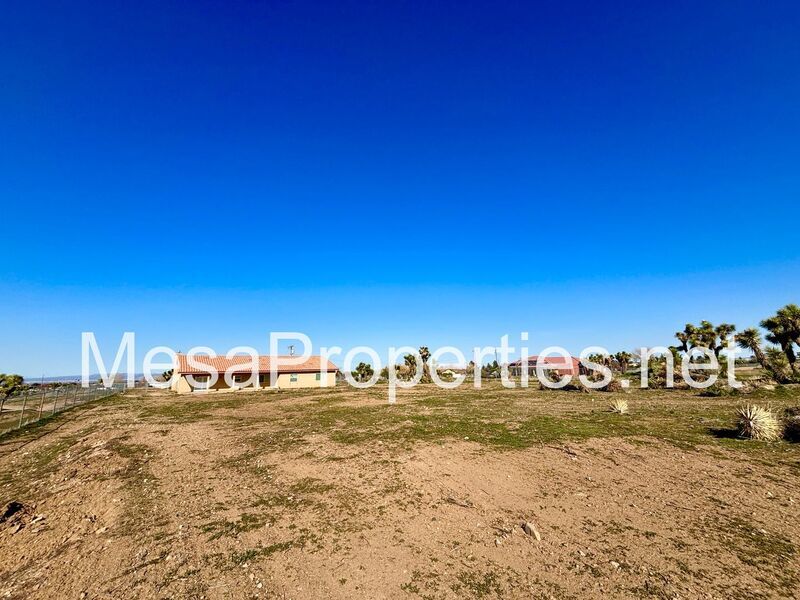 Beautiful 3 Bedroom 2 Bathroom Home in Phelan! property image