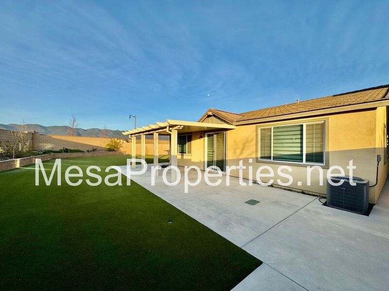 Beautiful 3 Bed 2 Bath Home in Fontana property image