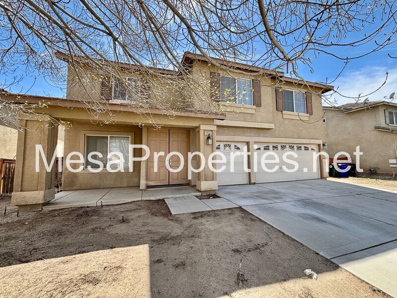 Beautiful 4-bedroom, 2.5 bathroom home with a bonus room in Victorville! property image