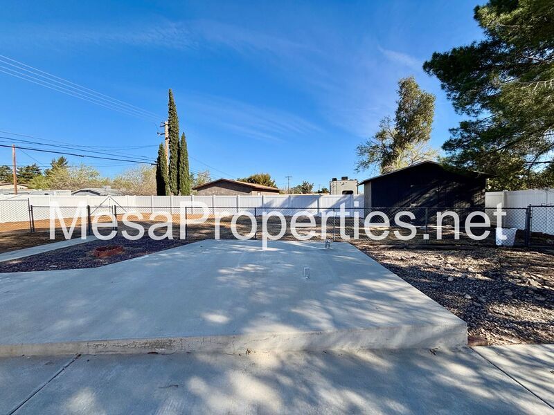 MUST SEE! 3 Bed 2 Bath Home in Hesperia + Bonus Room property image