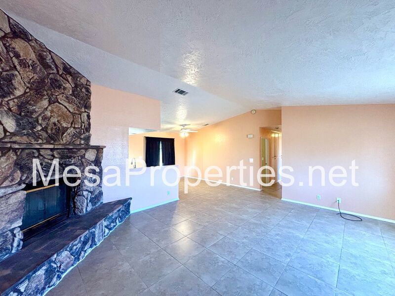 Nice 3 Bedroom 2 Bathroom Home in Apple Valley property image