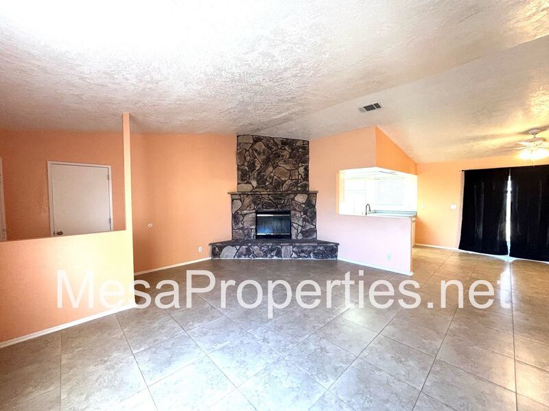 Nice 3 Bedroom 2 Bathroom Home in Apple Valley property image