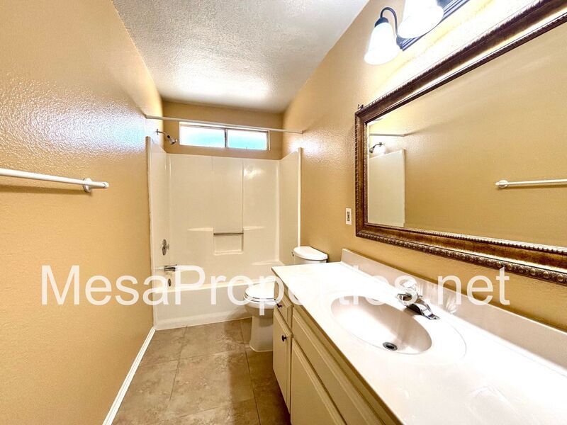 Nice 3 Bedroom 2 Bathroom Home in Apple Valley property image