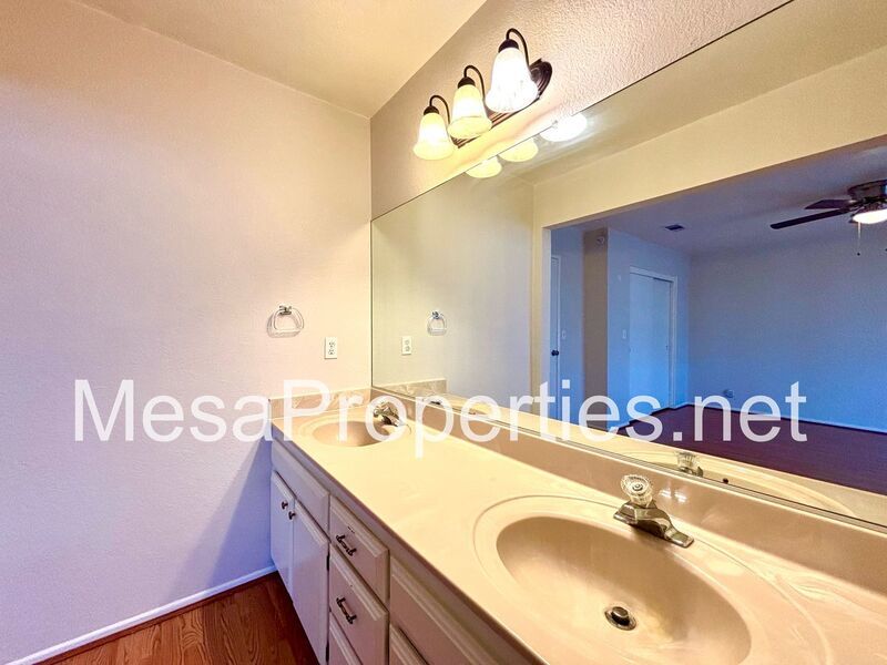 Nice 3 Bedroom 2 Bathroom Home in Apple Valley property image