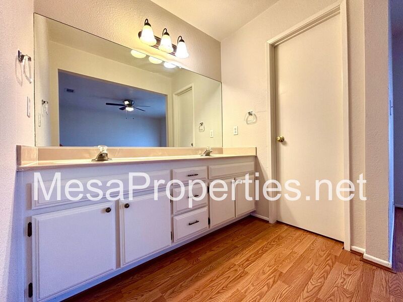 Nice 3 Bedroom 2 Bathroom Home in Apple Valley property image