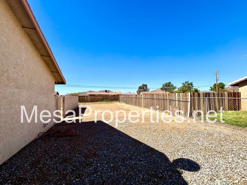 Nice 3 Bedroom 2 Bathroom Home in Apple Valley property image