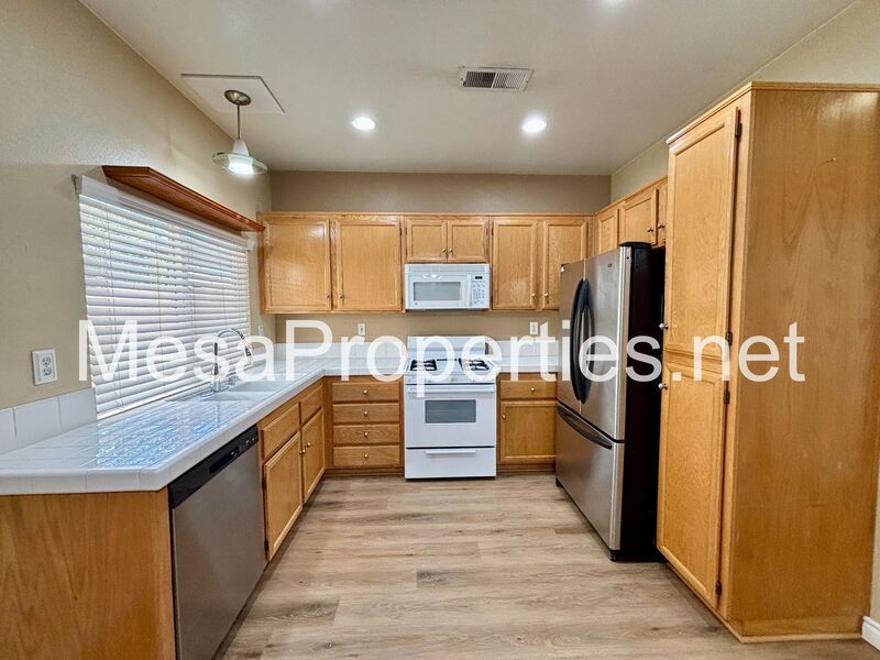 Beautiful 3 bed/3 ba home located in Fontana! property image