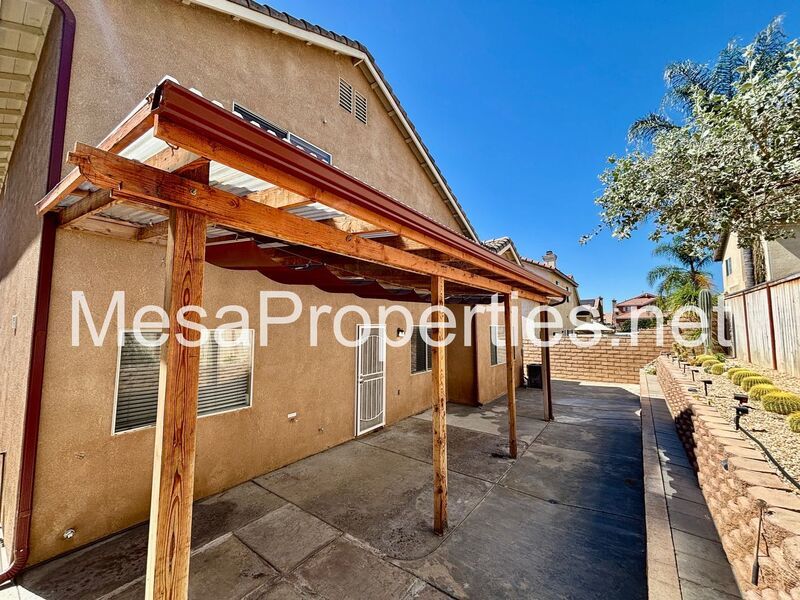 Beautiful 3 bed/3 ba home located in Fontana! property image