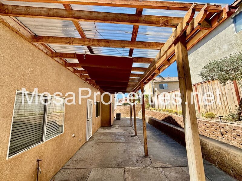 Beautiful 3 bed/3 ba home located in Fontana! property image