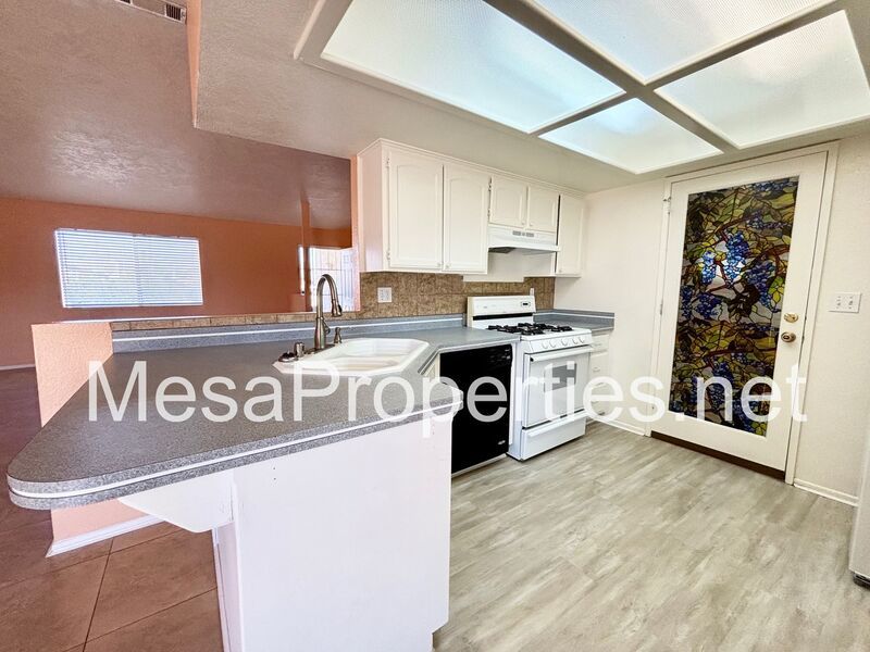 Nice 3 Bedroom 2 Bathroom Home in Apple Valley property image