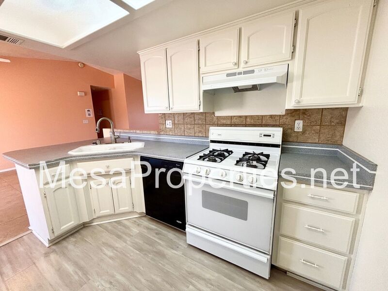 Nice 3 Bedroom 2 Bathroom Home in Apple Valley property image