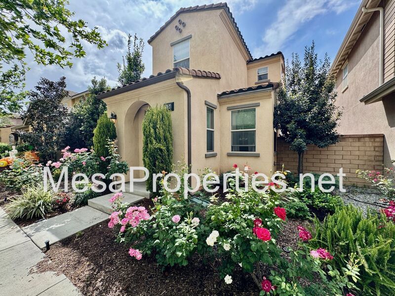 Stunning 4 Bedroom Home In Ontario Ranch! property image