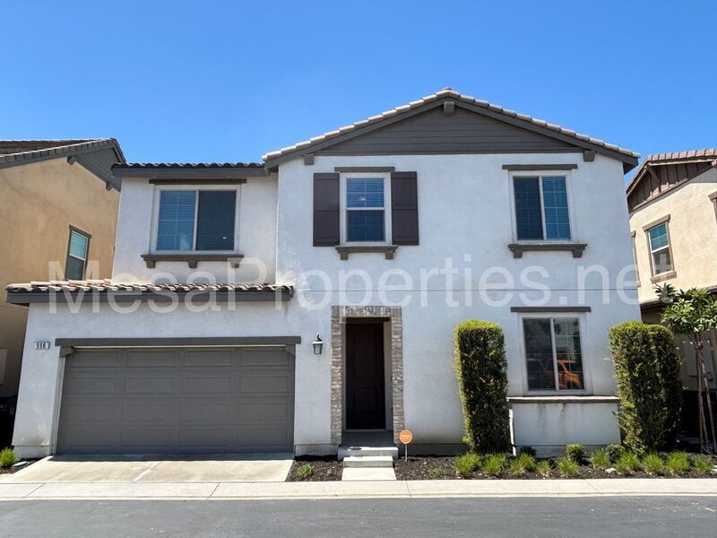 Stunning 4 Bedroom Home In Pomona - Commuter Friendly! property image