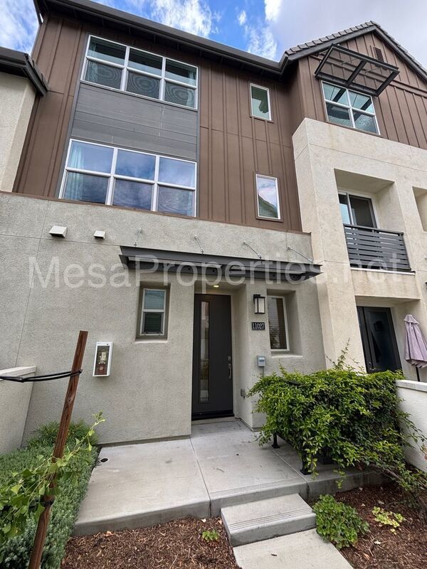 Beautiful 3 Bedroom/ 2 Bathroom Townhome in The Resort at Rancho Cucamonga property image