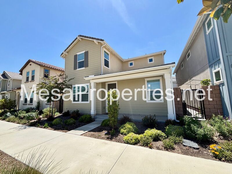 Newly Built 5BR Luxury Home in Aurora Park Gated Community in Fontana! property image