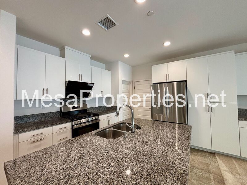 Newly Built 5BR Luxury Home in Aurora Park Gated Community in Fontana! property image