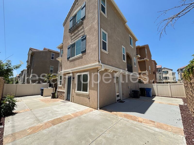 Stunning 3-bedroom, 3-bathroom townhome in Pomona! property image