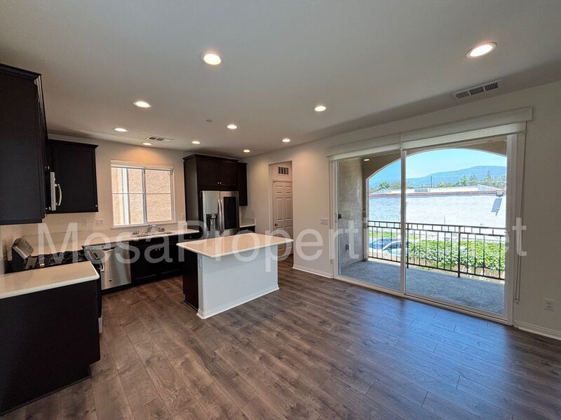 Stunning 3-bedroom, 3-bathroom townhome in Pomona! property image