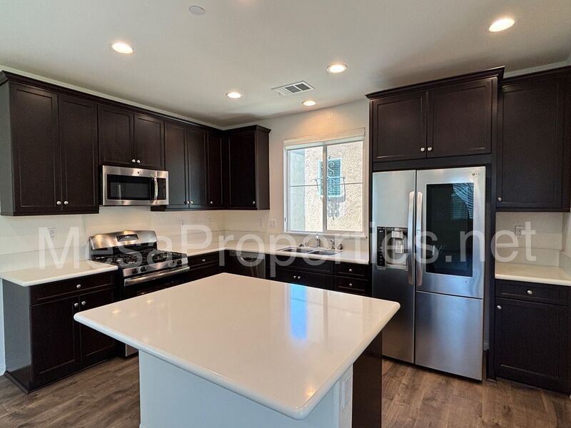 Stunning 3-bedroom, 3-bathroom townhome in Pomona! property image