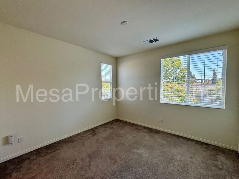 Stunning 3-bedroom, 3-bathroom townhome in Pomona! property image