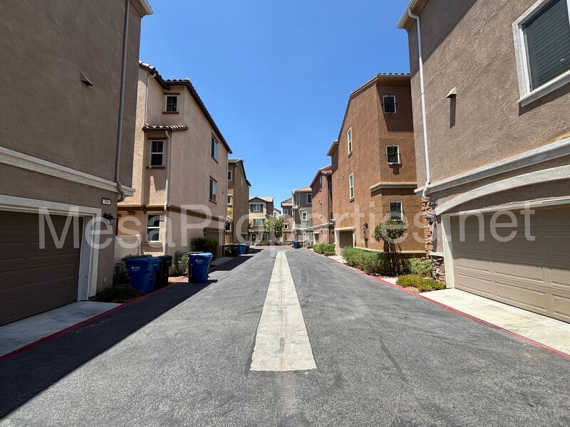 Stunning 3-bedroom, 3-bathroom townhome in Pomona! property image