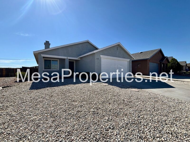 Beautiful 3 Bedroom 2 Bathroom Home in Victorville! property image