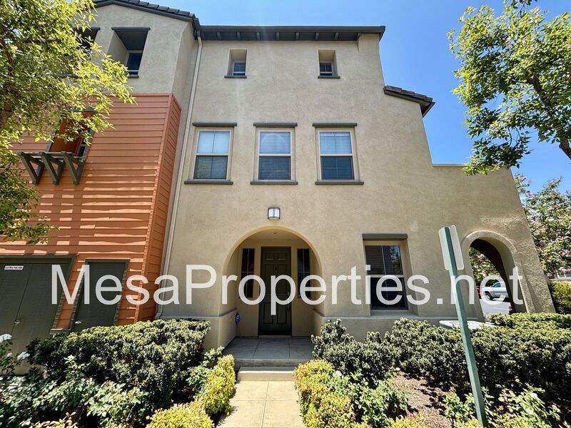 Stunning 3 Bed 3.5 Bath Townhouse in Rancho Cucamonga property image