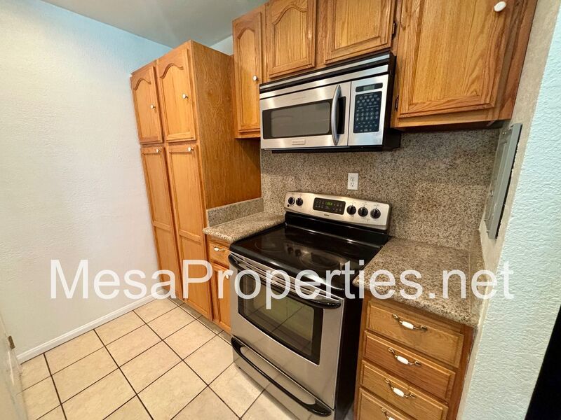 Beautiful 2 Bedroom Townhouse in La Verne! Brand new carpet and paint! property image