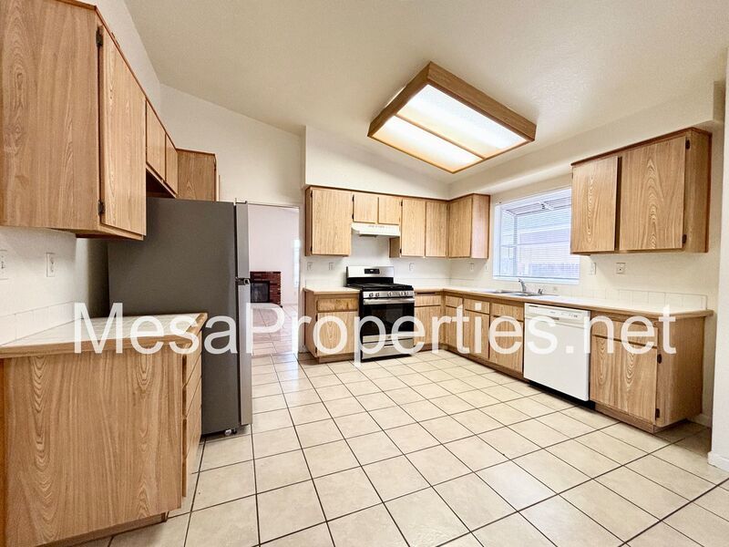 3 Bedroom 2 Bathroom Home In Victorville! property image