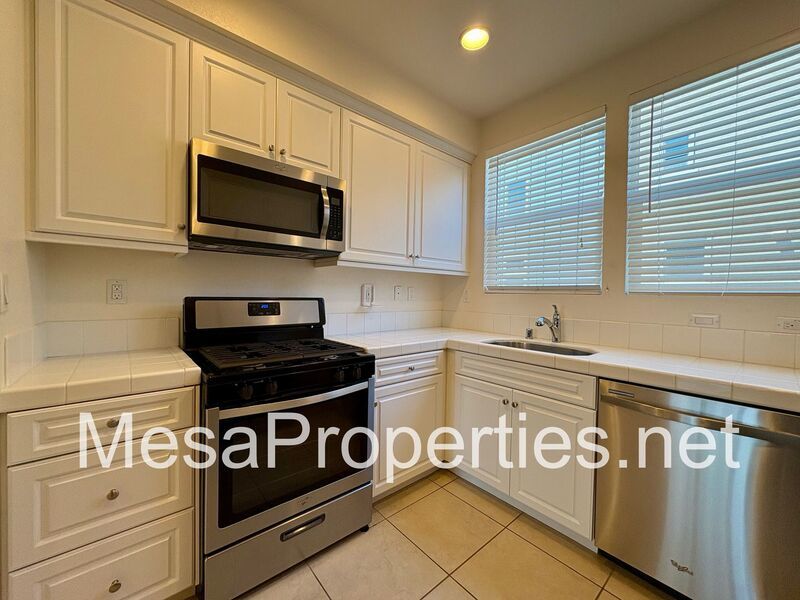Charming 2 Bed 2.5 Bath Townhome in Montclair property image