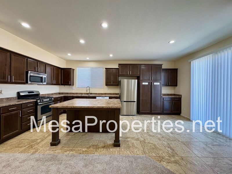 NEW CARPET! 5 Bed 3 Bath Home in Victorville property image