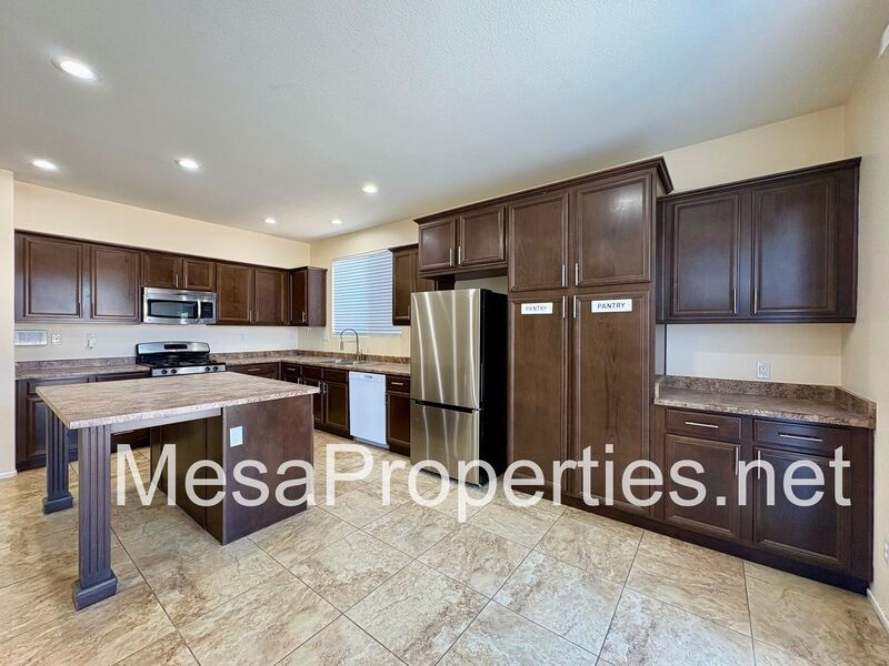 NEW CARPET! 5 Bed 3 Bath Home in Victorville property image