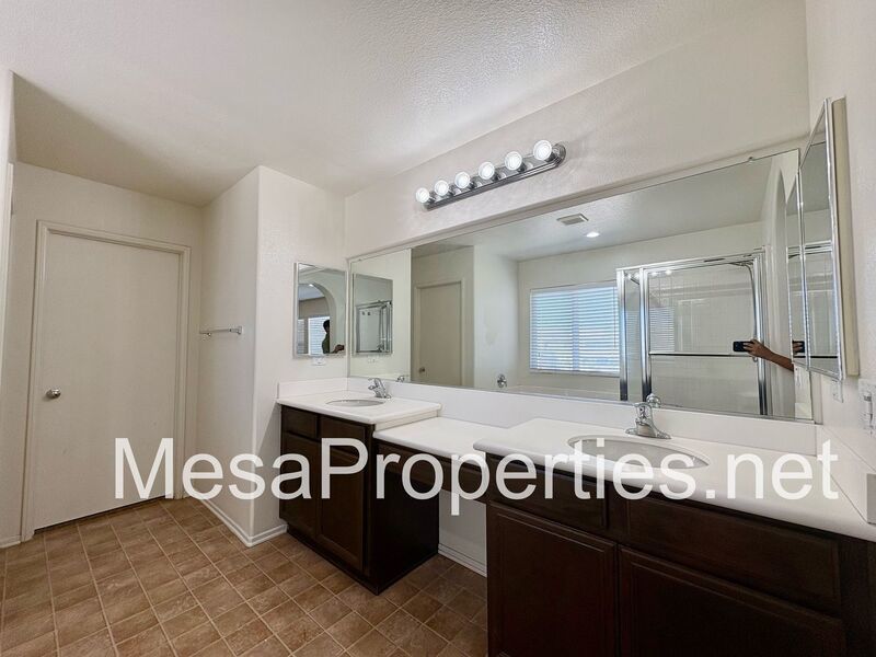 NEW CARPET! 5 Bed 3 Bath Home in Victorville property image